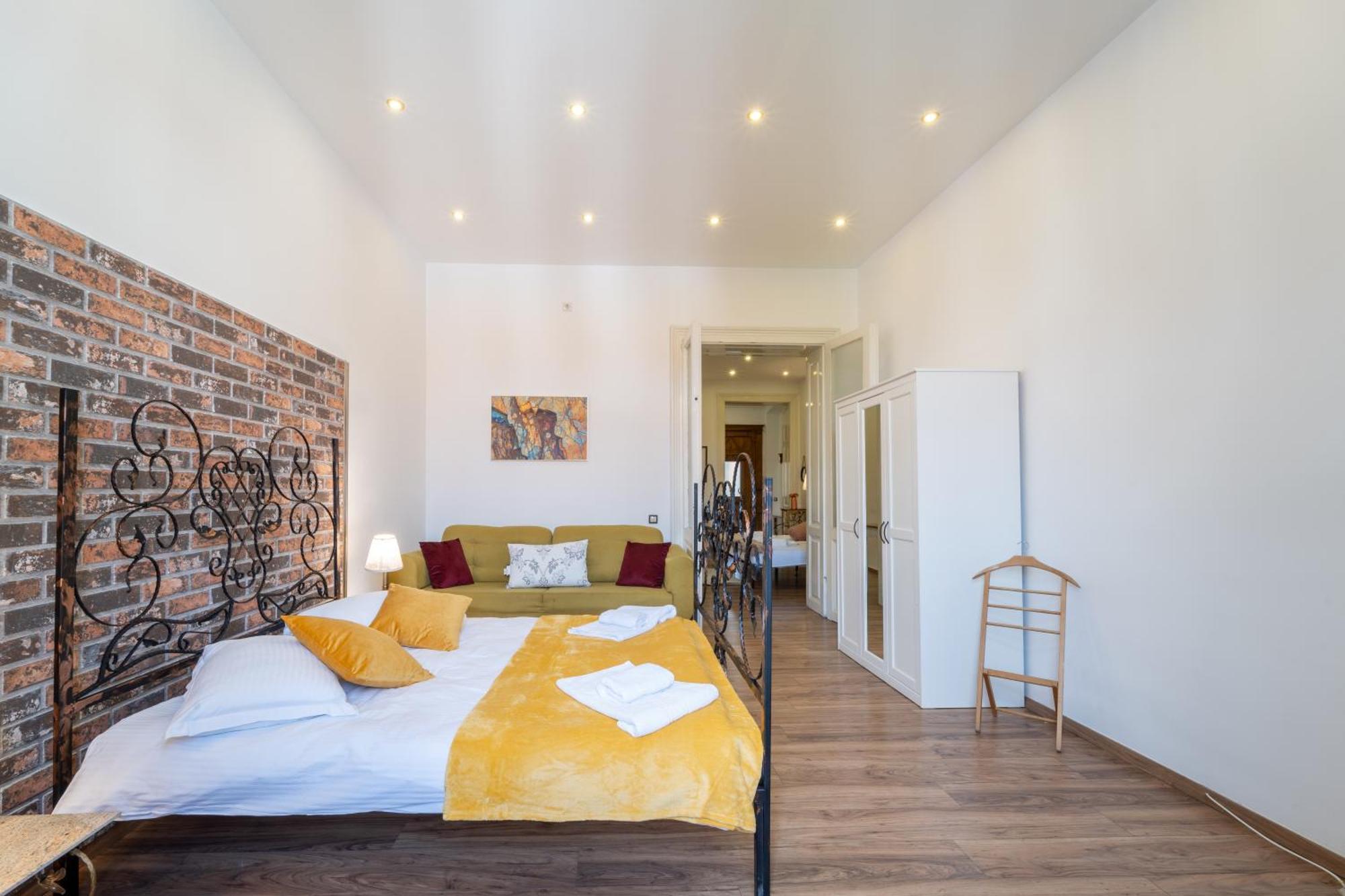 Cozy Spacious 5 Star Accommodation In The Heart Of Historic Center Kolozsvár Kültér fotó